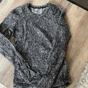 Lululemon shirt size 4
